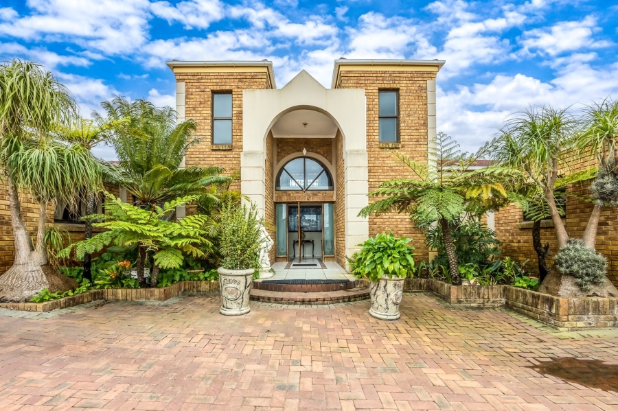 9 Bedroom Property for Sale in Vierlanden Western Cape